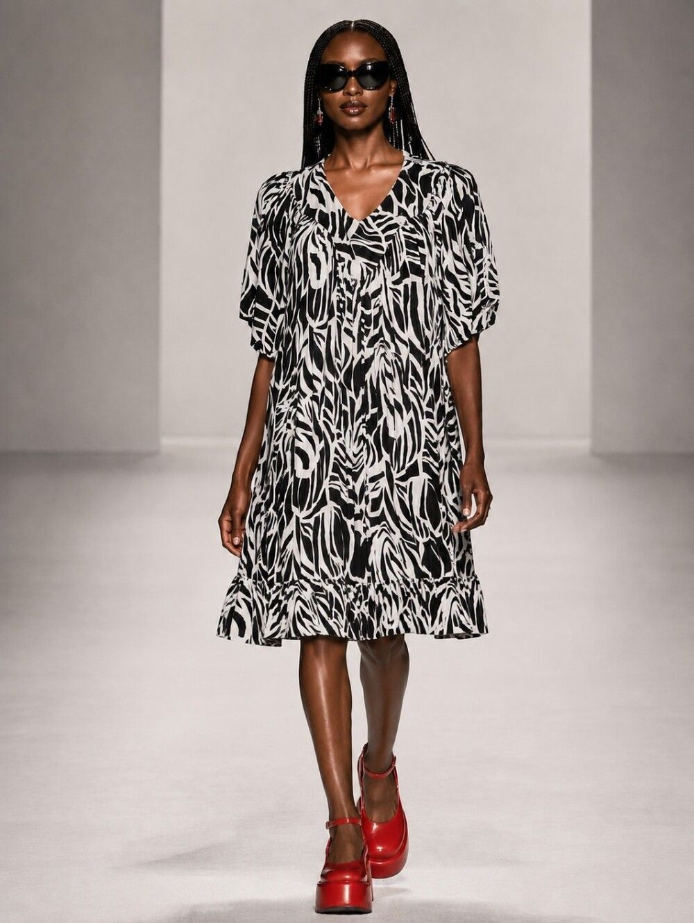 Women's Size XL Abstract Print Tiered Dress Pockets Babydoll Flowy Art To Wear
